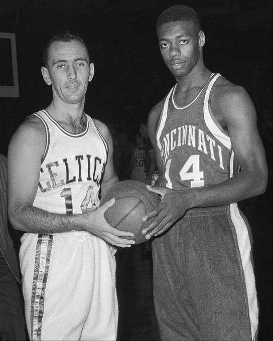 将年轻球员 将年轻球员